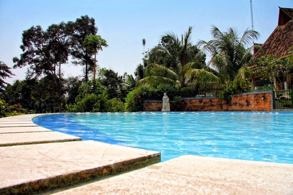 Hotel Deli River And Restaurant Omlandia Medan Dış mekan fotoğraf